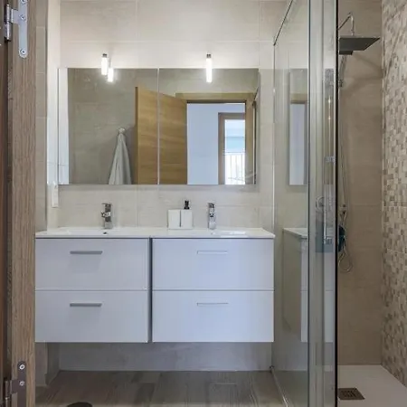 Elegante Luminoso Y Tranquilo De 2 Hab Wifi-ful Parking Inc Appartement